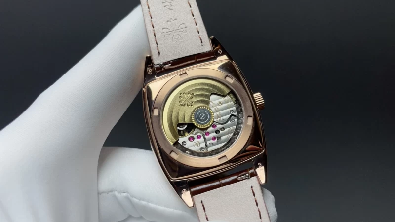 パテックフィリップコピー5205G-0131裏蓋ムーブメント
