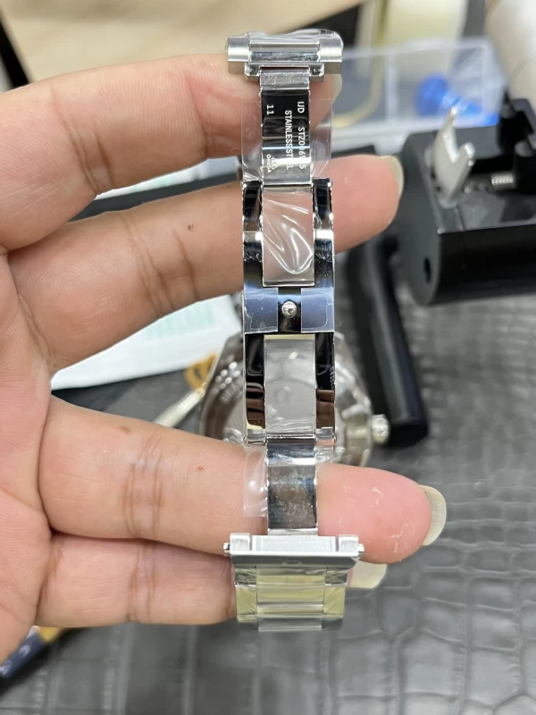 オメガ 220.10.41.21.03.005 時計コピー(5/6)