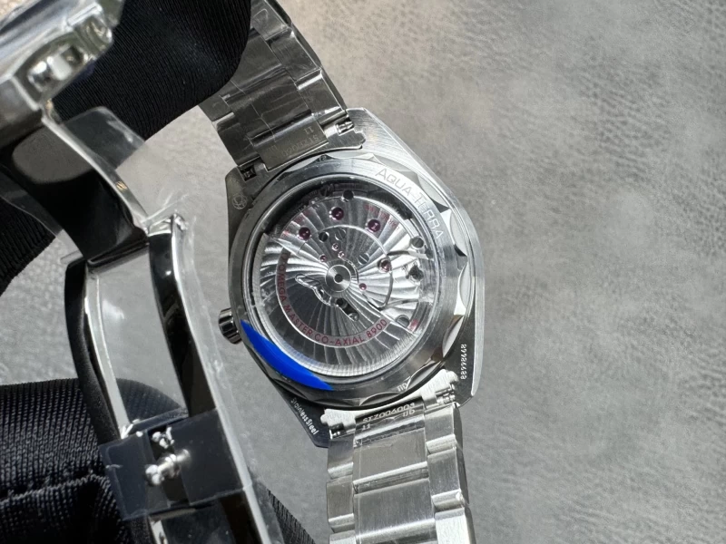 オメガ 220.10.41.21.01.001 時計コピー(2/4)