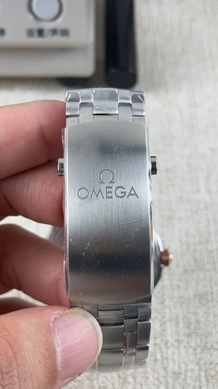 オメガ 210.20.42.20.01.001 コピー時計 バンド