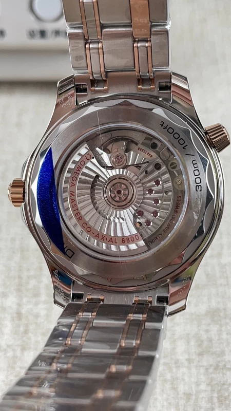 オメガ 210.20.42.20.01.001 コピー時計 裏蓋ムーブメント