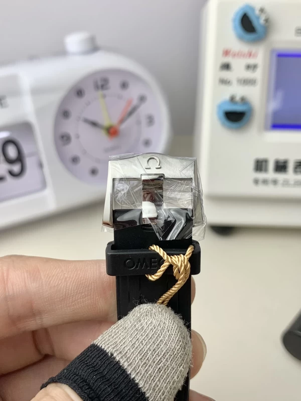 オメガ 210.32.42.20.01.002 コピー時計 バックル