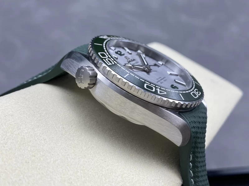 オメガ 215.32.44.21.06.001 時計コピー(4/8)