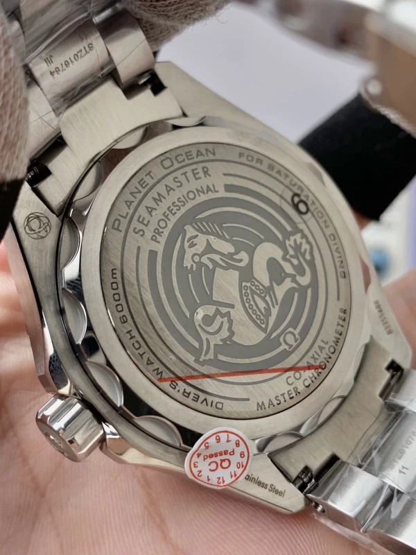 オメガコピー時計215.30.46.21.03.001裏蓋ムーブメント