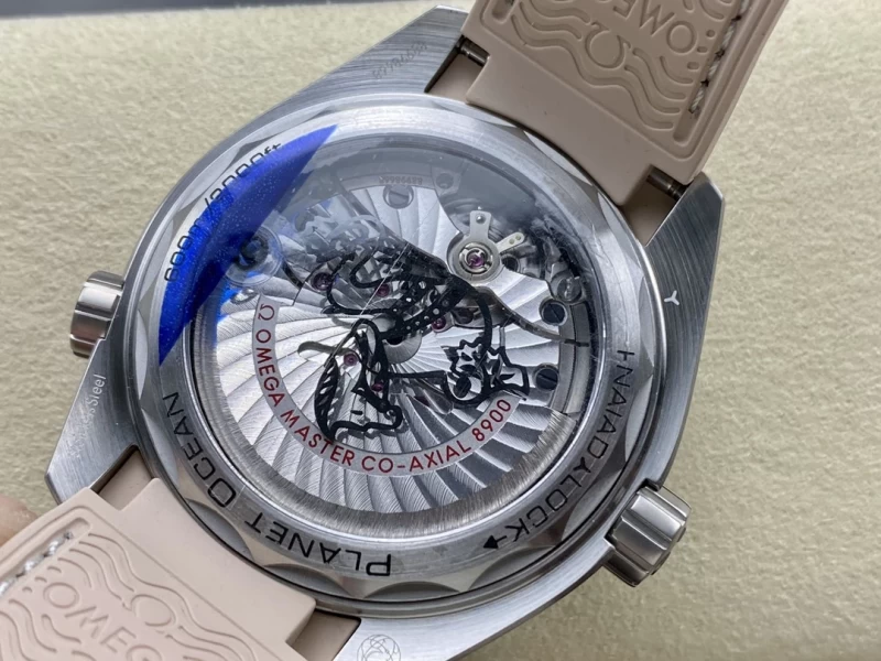 オメガコピー215.32.44.21.09.00裏蓋ムーブメント