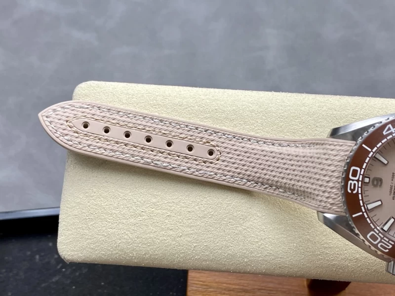 オメガコピー215.32.44.21.09.00バンド