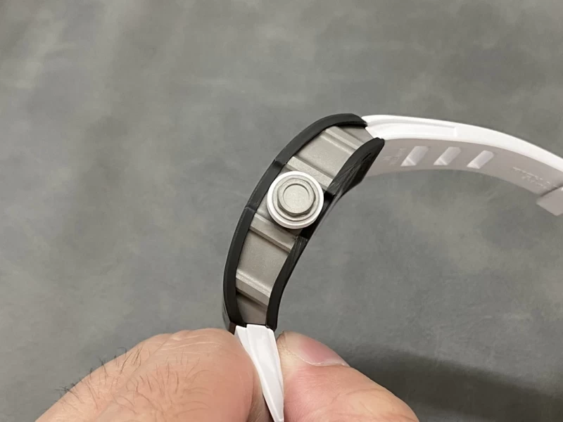 リシャール・ミルレプリカRM 055側面ケース