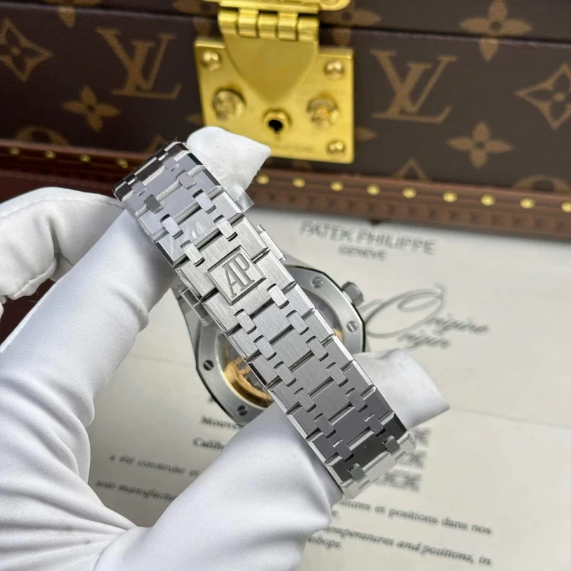 ブランドオーデマピゲ時計15500KAWSバンド