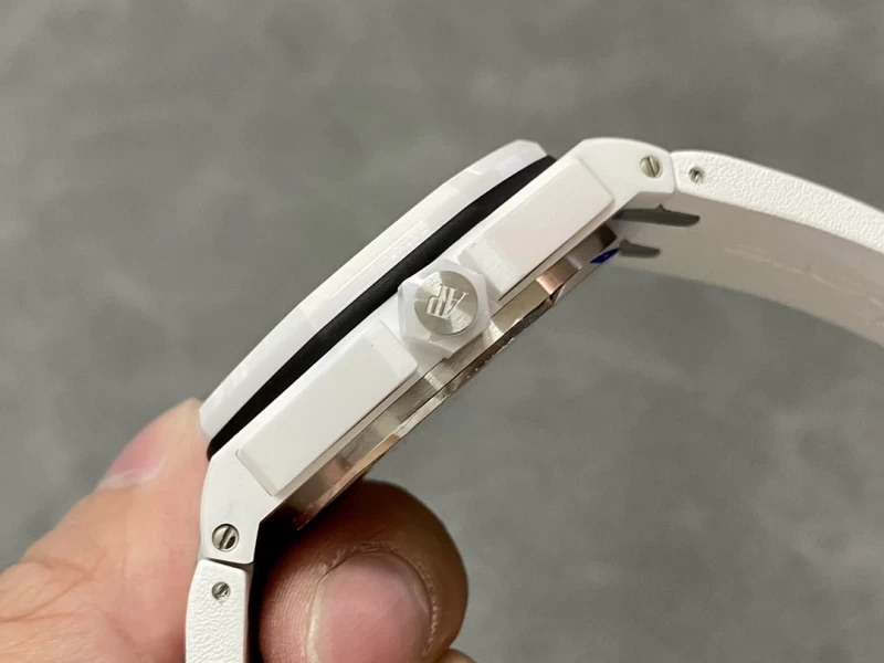 オーデマピゲコピー時計15707CB.OO.A010CA.01側面ケース