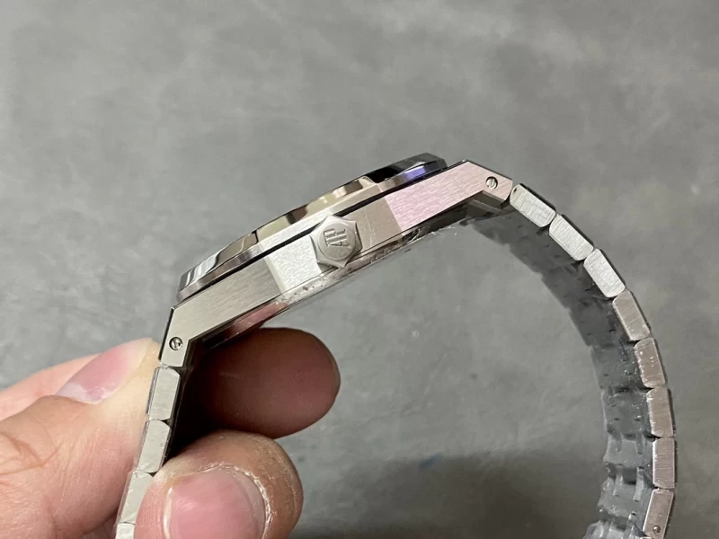 オーデマピゲ時計コピー15500ST.OO.1220ST.04側面ケース