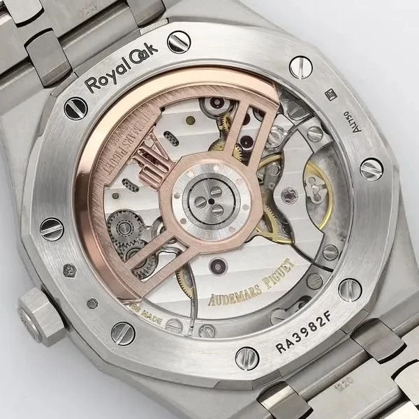 オーデマピゲ時計コピー15510BC.OO.1320BC.02裏蓋ムーブメント