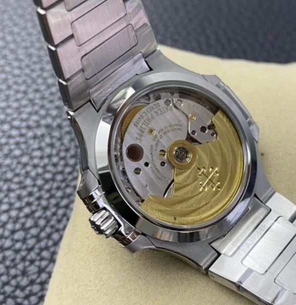 パテックフィリップレプリカ婦人用ノーチラス7118  裏蓋ムーブメント