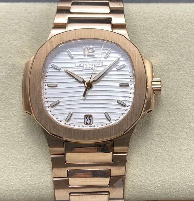 パテックフィリップ時計コピー7118823正面