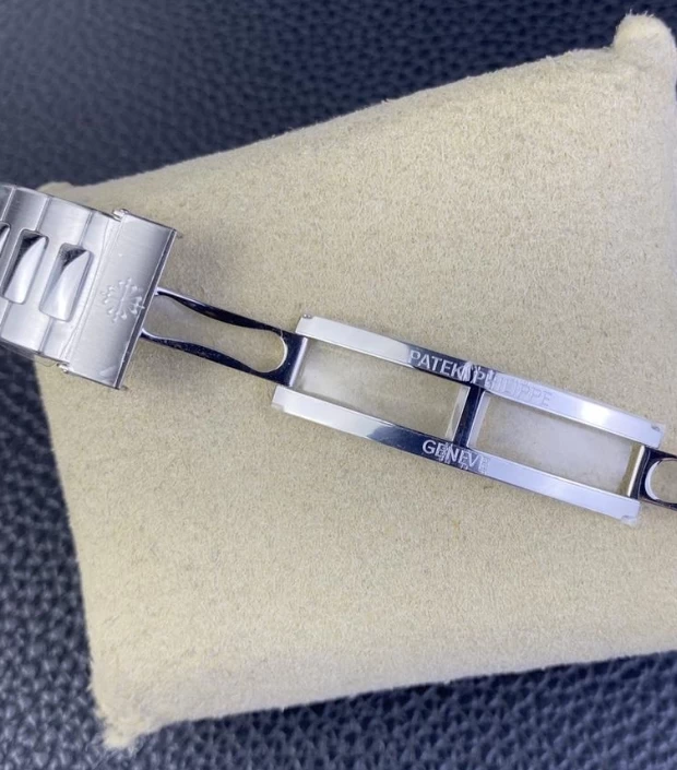 パテックフィリップ 5713 時計コピー(4/6)