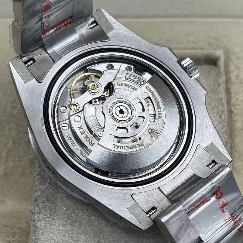 サブマリーナーコピー124060ムーブメント