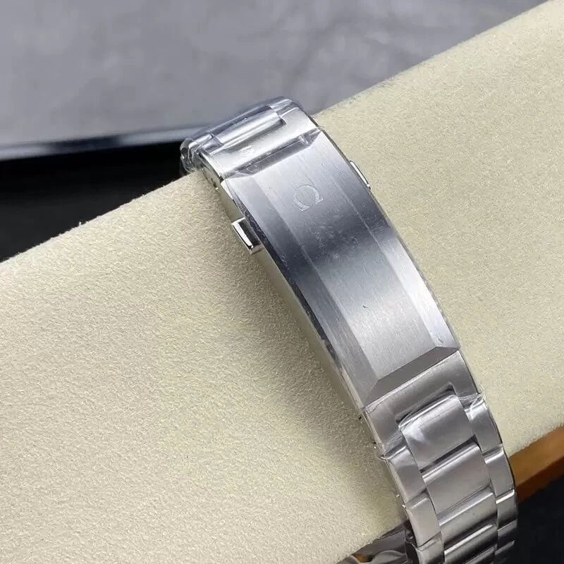 オメガコピー時計215.30.46.21.06.001バンド