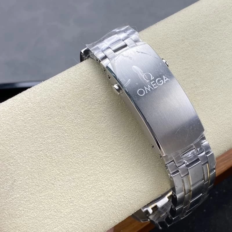 オメガコピー時計210.20.44.51.03.001バンド