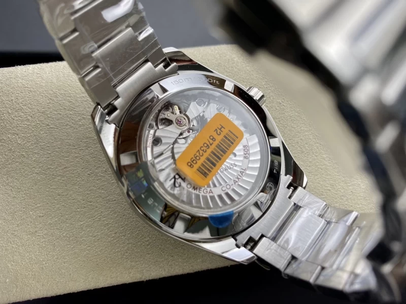 オメガ時計コピー231.10.42.21.01.002裏蓋ムーブメント