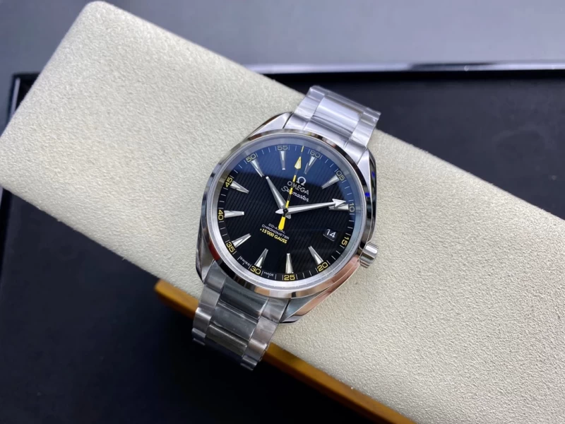 オメガ時計コピー231.10.42.21.01.002正面