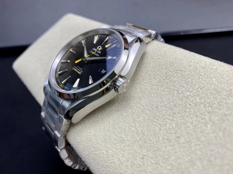オメガ時計コピー231.10.42.21.01.002側面ケース