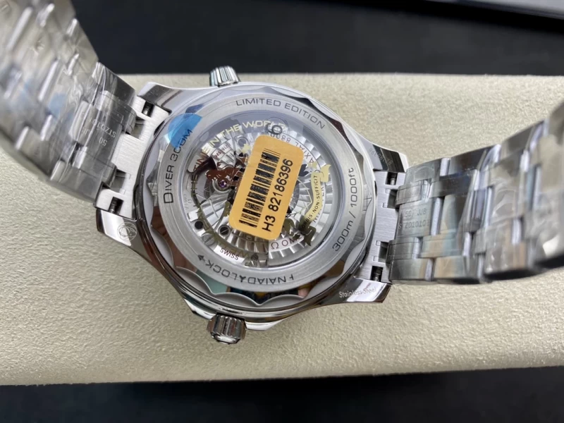 オメガ時計コピー210.22.42.20.01.004裏蓋ムーブメント