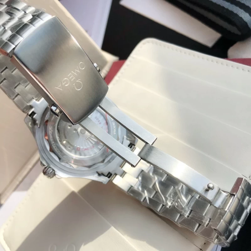 ブランドオメガコピー522.30.41.20.01.001バンド