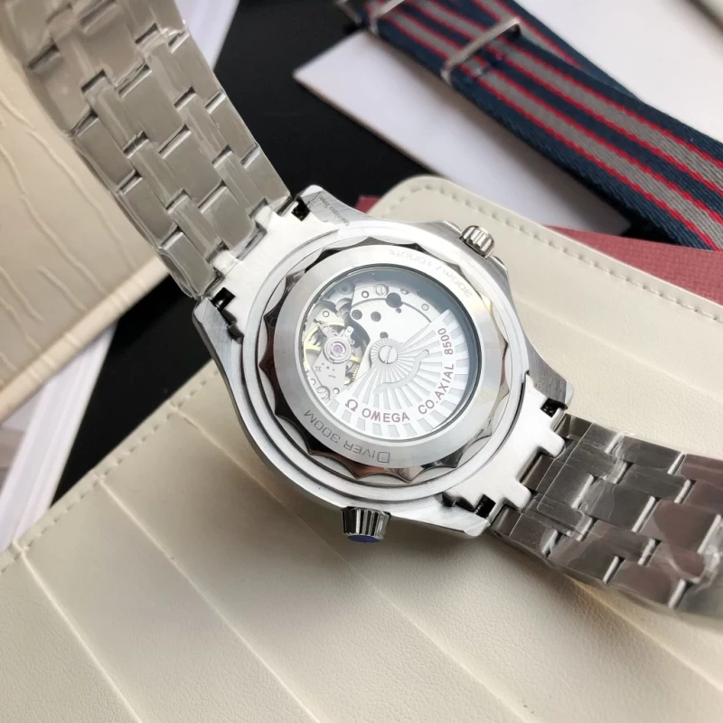 ブランドオメガコピー210.30.42.20.06.003裏蓋ムーブメント