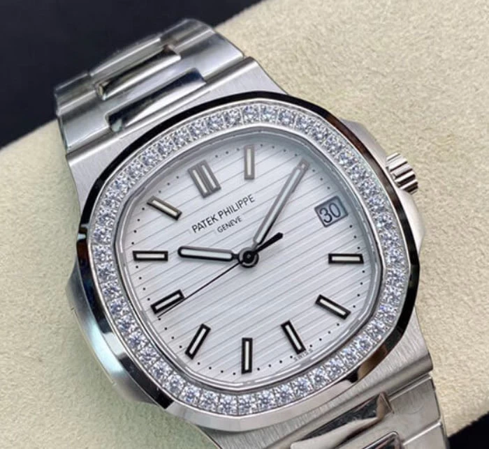 パテックフィリップ時計コピー5713/1G-010文字盤クローズアップ
