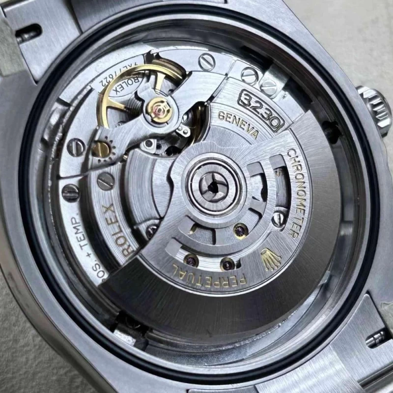 ロレックスコピー時計126000-0008裏蓋ムーブメント