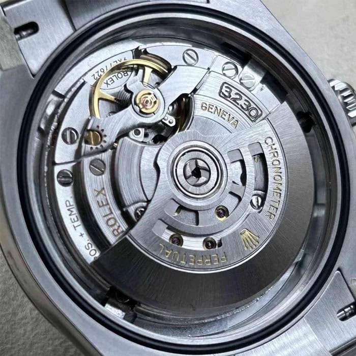 ロレックスコピー時計M134300-0006裏蓋ムーブメント