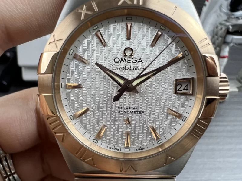 オメガ時計コピー123.20.38.21.02.007文字盤クローズアップ
