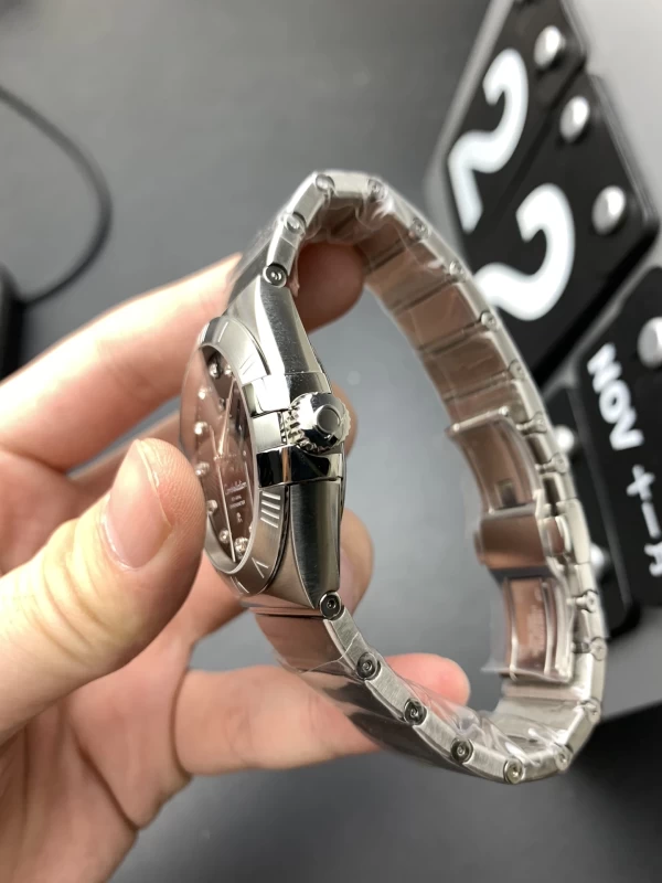 オメガ時計コピー123.10.38.21.51.001側面ケース