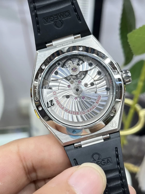 オメガ時計コピー131.12.39.20.02.001裏蓋ムーブメント