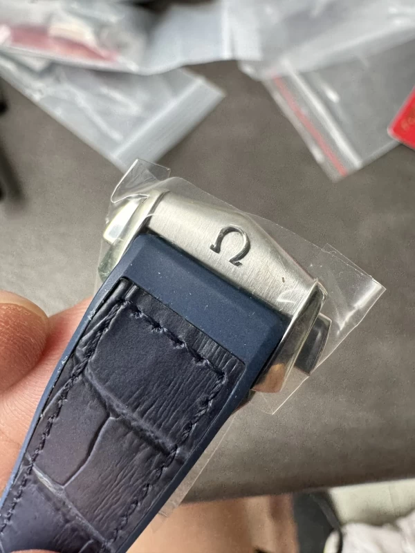 オメガ時計コピー131.33.41.21.04.001バンド