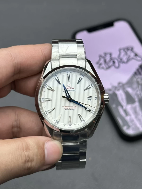 ブランドオメガコピー231.10.42.21.02.005正面