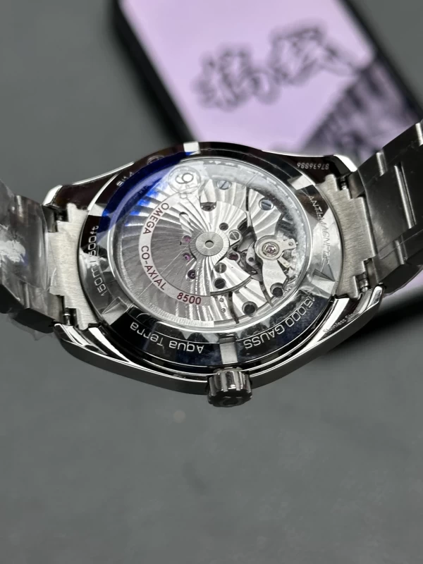 ブランドオメガコピー231.10.42.21.02.005裏蓋ムーブメント