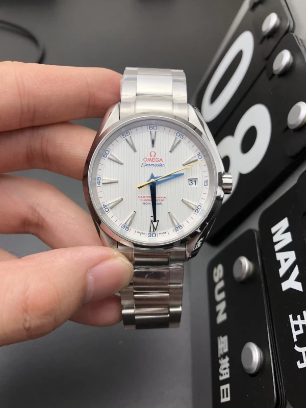 ブランドオメガコピー231.10.42.21.02.004正面