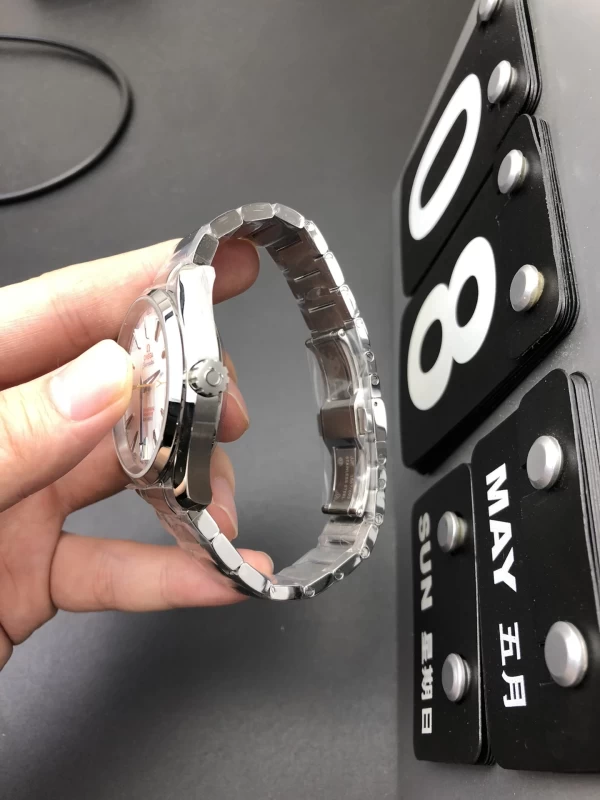 ブランドオメガコピー231.10.42.21.02.004側面ケース