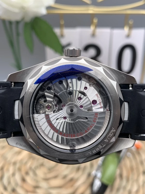 ブランドオメガ時計コピー220.92.43.22.99.001裏蓋ムーブメント