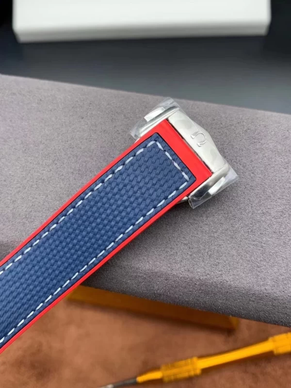 オメガ時計コピー215.32.43.21.04.001バンド