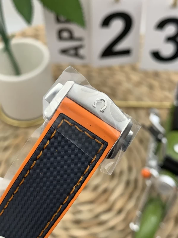  オメガコピー時計215.92.43.21.99.001バンド