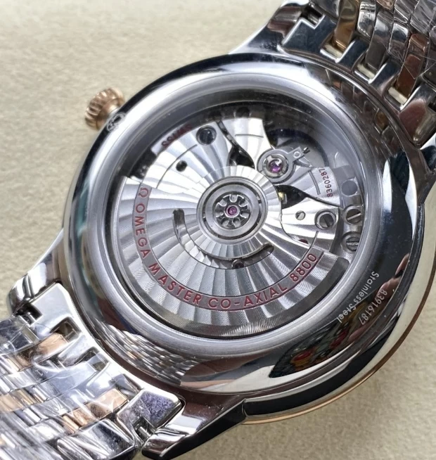 オメガ時計コピーOM36611裏蓋ムーブメント