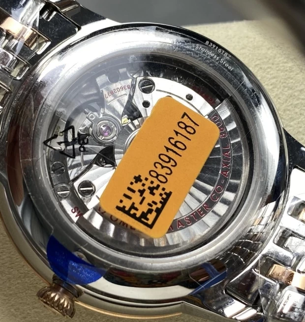 ブランドオメガ時計コピーOM11005裏蓋ムーブメント