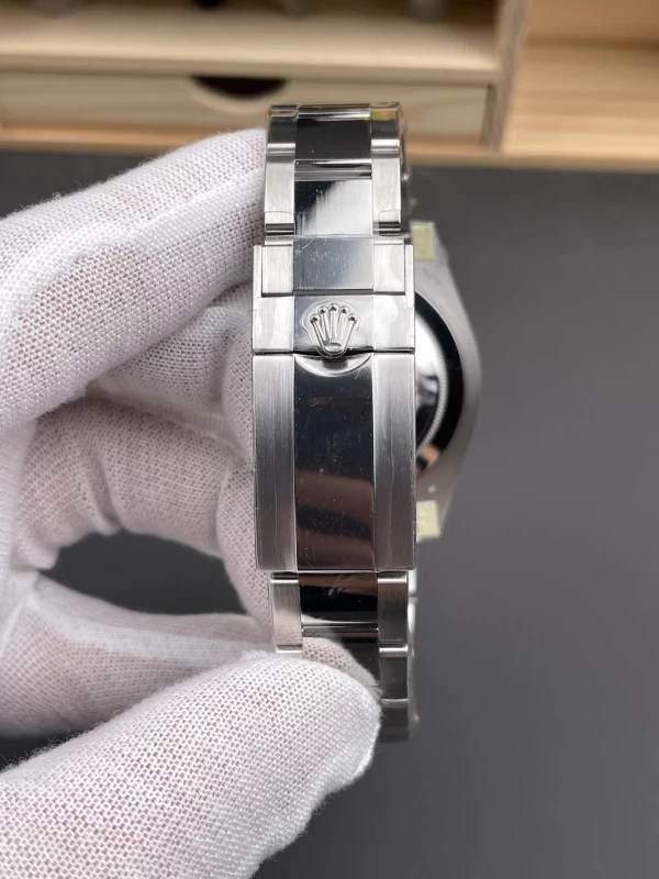 ロレックスコピー時計m126720vtnrバンド