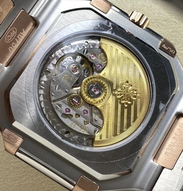 パテックフィリップコピー時計5821裏蓋ムーブメント