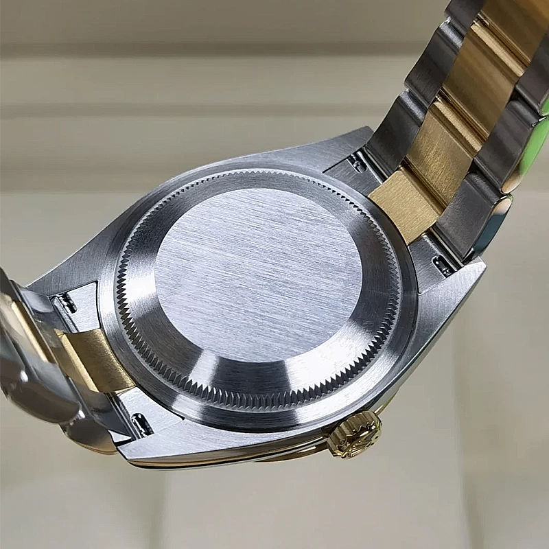 ロレックスブランドコピーM124273裏蓋