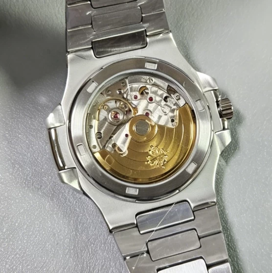 パテックフィリップコピー時計57111A-010裏蓋ムーブメント