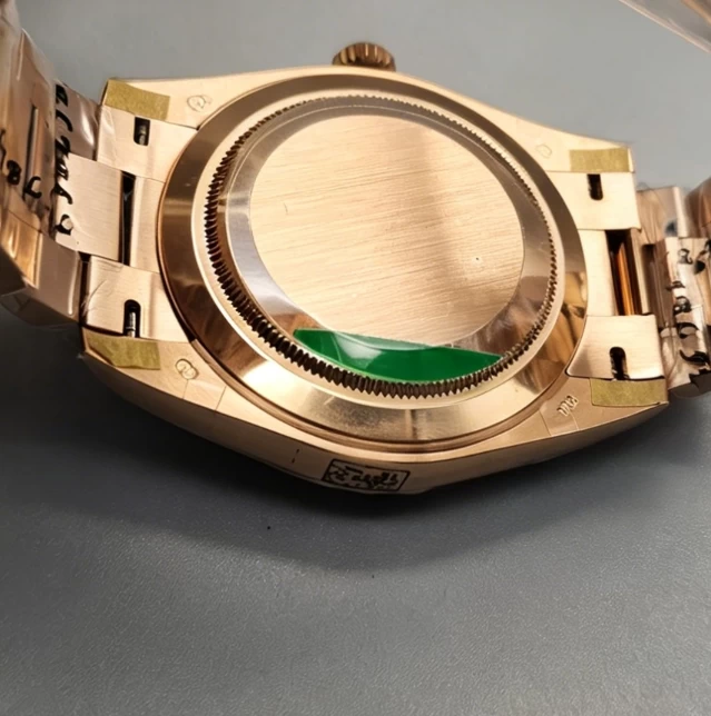 ロレックスコピーM228235-0003裏蓋