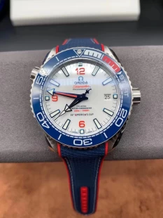 高品質時計オメガシーマスタープラネットオーシャン215.32.43.21.04.001丹東8900ムーブメント搭載