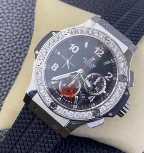 v6工場 ウブロ ビッグバンコピー時計 44ｍｍ ダイヤベゼル ブラック 赤針 4100ムーブメント
